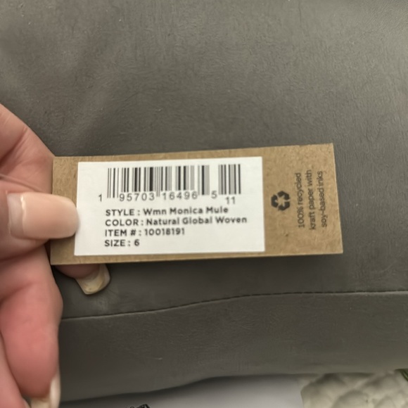 TOMS WOMENS WEDGE NWT SZ 6 MULTI COLOR. GORGEOUS - Picture 9 of 9